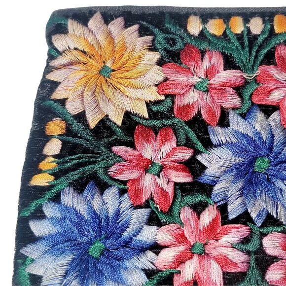 Vintage Velvet Embroidered Flowers Floral Clutch Make-Up Purse 5" x 6.5" - Picture 3 of 8